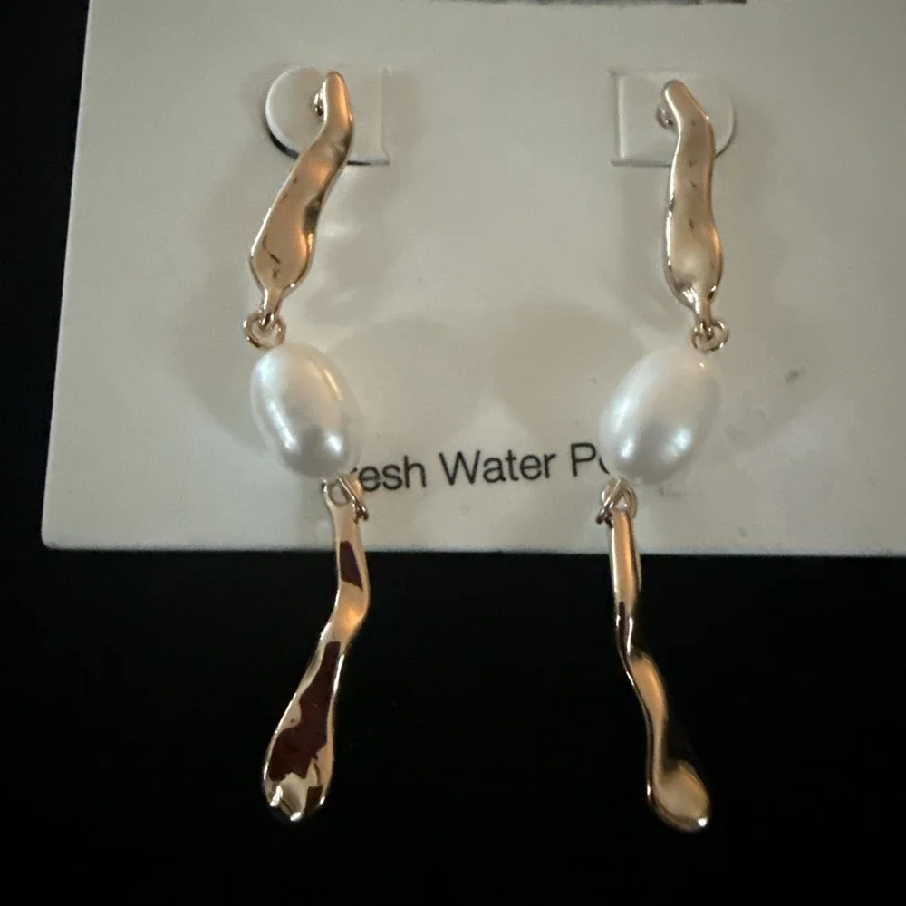 Lucky Brand Earrings Gold Tone Freshwater Pearl Dangle Drop Womens Jewelry 2.5